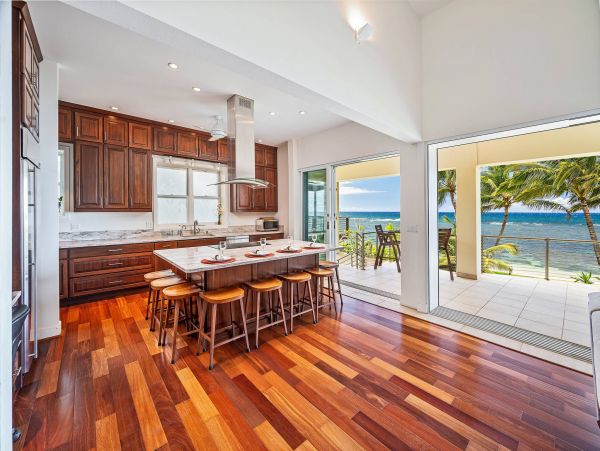 Beachfront Vacation Estate Amazing Ocean Views in Oahu