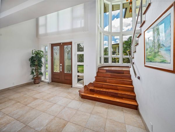 Beachfront Vacation Estate Amazing Ocean Views in Oahu