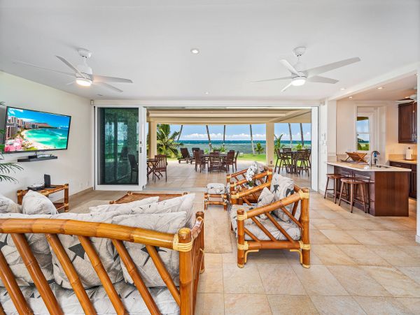 Beachfront Vacation Estate Amazing Ocean Views in Oahu