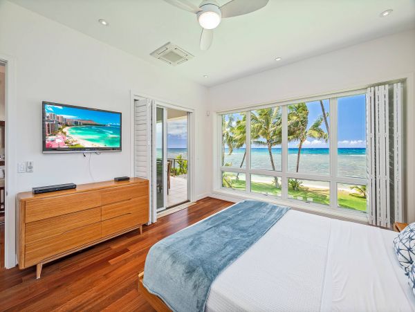 Beachfront Vacation Estate Amazing Ocean Views in Oahu