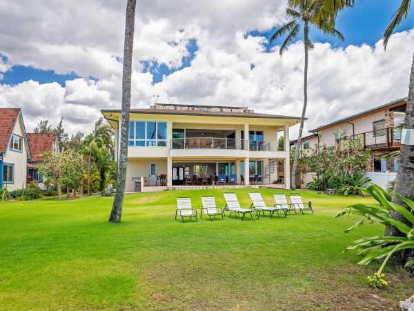 Beachfront Vacation Estate Amazing Ocean Views in Oahu