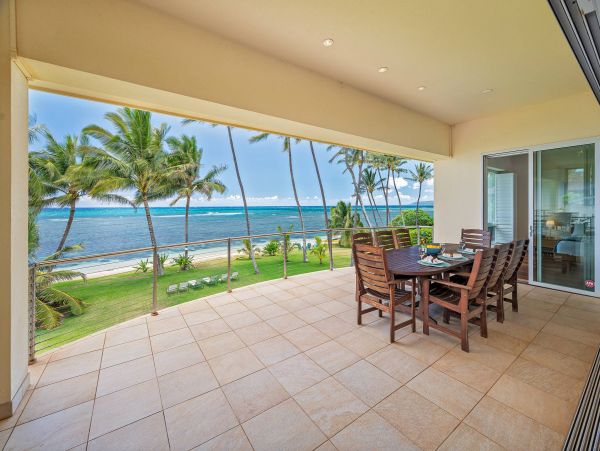 Beachfront Vacation Estate Amazing Ocean Views in Oahu