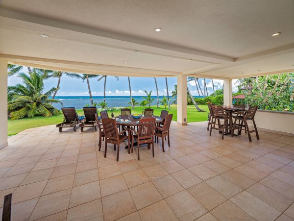 Beachfront Vacation Estate Amazing Ocean Views in Oahu