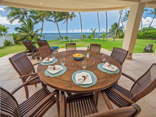 Beachfront Vacation Estate Amazing Ocean Views in Oahu