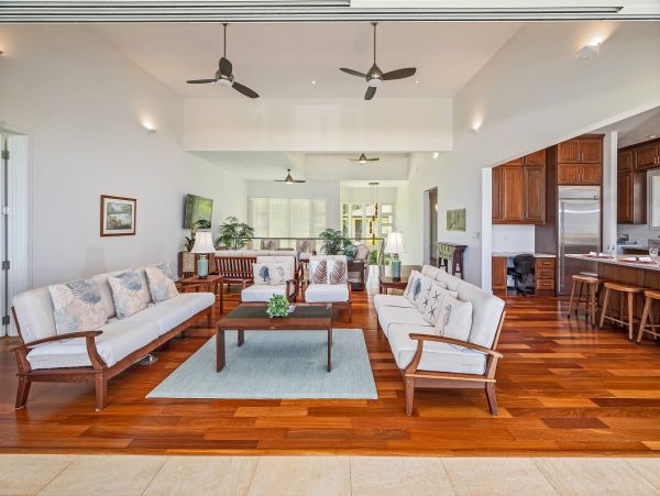 Beachfront Vacation Estate Amazing Ocean Views in Oahu