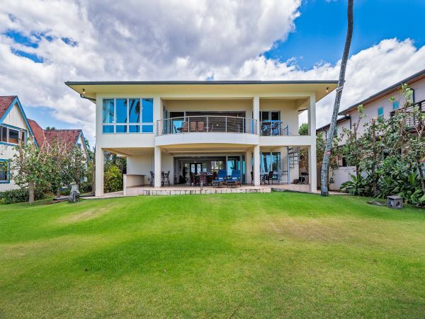 Beachfront Vacation Estate Amazing Ocean Views in Oahu