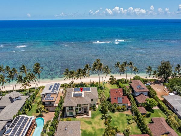Beachfront Vacation Estate Amazing Ocean Views in Oahu
