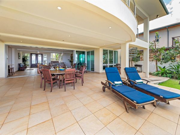 Beachfront Vacation Estate Amazing Ocean Views in Oahu