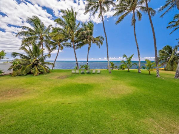 Beachfront Vacation Estate Amazing Ocean Views in Oahu
