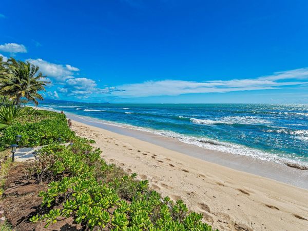 On Beach Oahu Vacation Home Four Bedroom