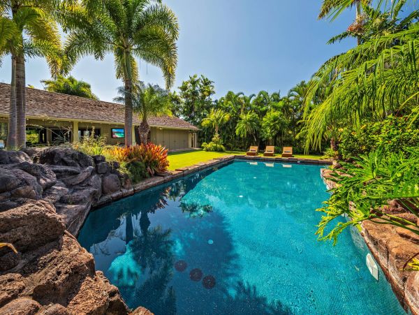 Stunning 4 Bedroom Home with Pool & Backyard