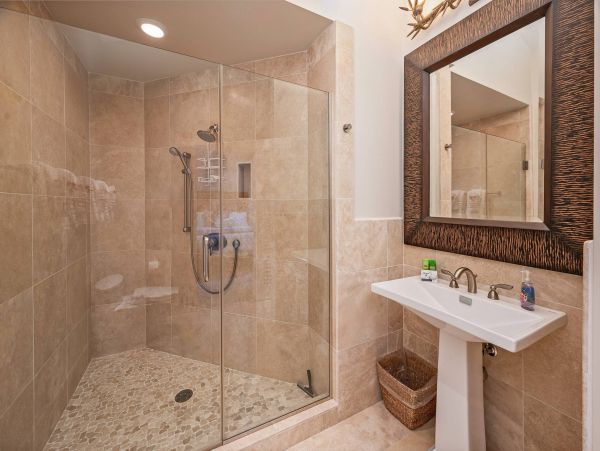Stunning 4 Bedroom Home with Pool & Backyard