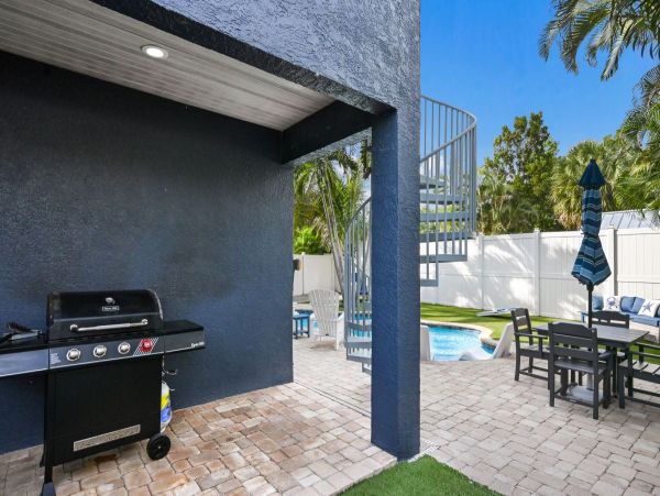 Beautiful & Cozy 4 Bedroom Pool Home in Anna Maria Island