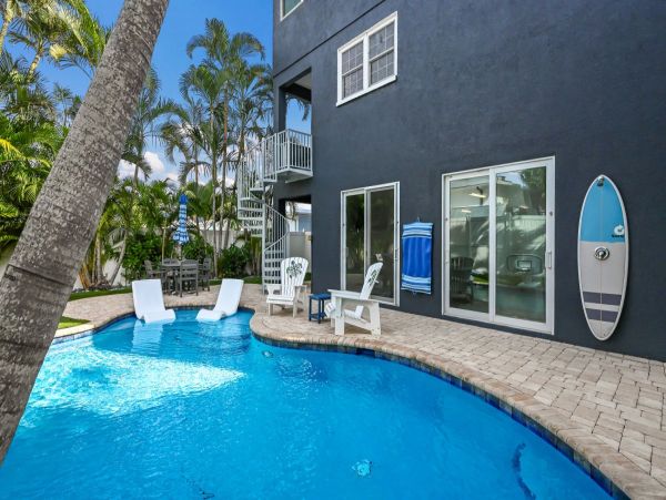Beautiful & Cozy 4 Bedroom Pool Home in Anna Maria Island