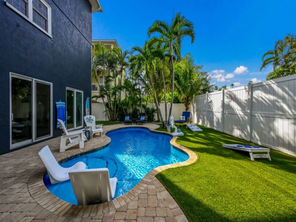 Beautiful & Cozy 4 Bedroom Pool Home in Anna Maria Island