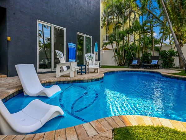 Beautiful & Cozy 4 Bedroom Pool Home in Anna Maria Island