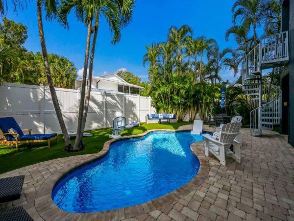 Beautiful & Cozy 4 Bedroom Pool Home in Anna Maria Island