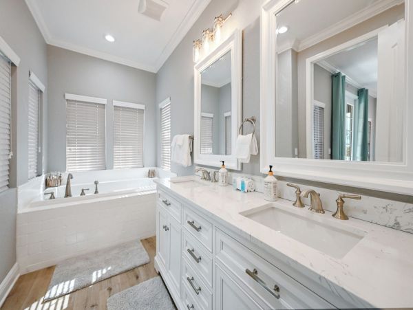 Beautiful & Cozy 4 Bedroom Pool Home in Anna Maria Island