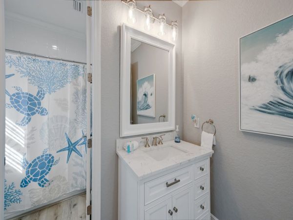 Beautiful & Cozy 4 Bedroom Pool Home in Anna Maria Island