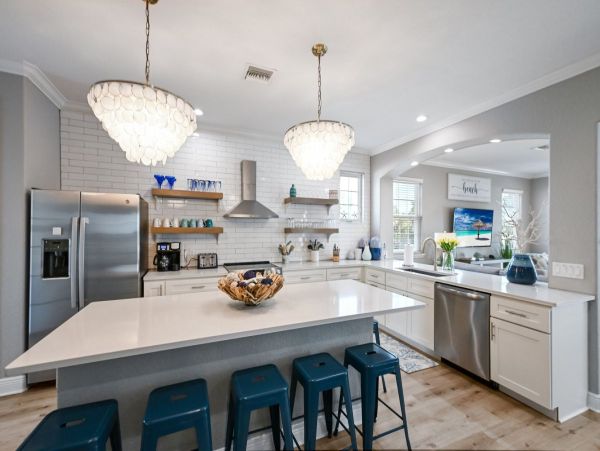Beautiful & Cozy 4 Bedroom Pool Home in Anna Maria Island