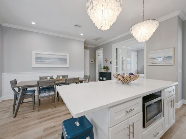 Beautiful & Cozy 4 Bedroom Pool Home in Anna Maria Island