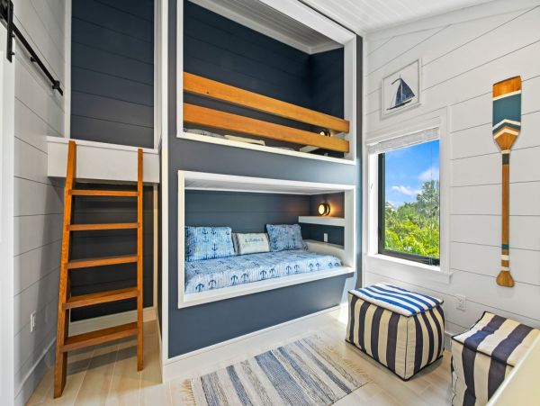 Walk to Beach Lido Key Vacation Home 8 Bedroom