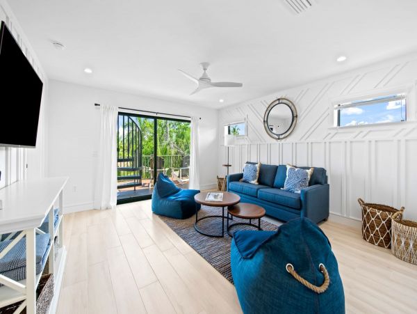 Walk to Beach Lido Key Vacation Home 8 Bedroom