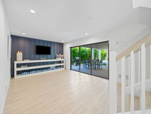 Walk to Beach Lido Key Vacation Home 8 Bedroom