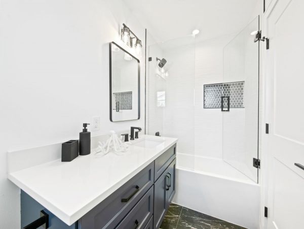 Walk to Beach Lido Key Vacation Home 8 Bedroom