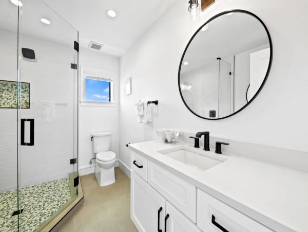 Walk to Beach Lido Key Vacation Home 8 Bedroom
