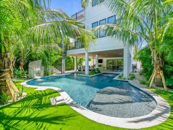 Walk to Beach Lido Key Vacation Home 8 Bedroom