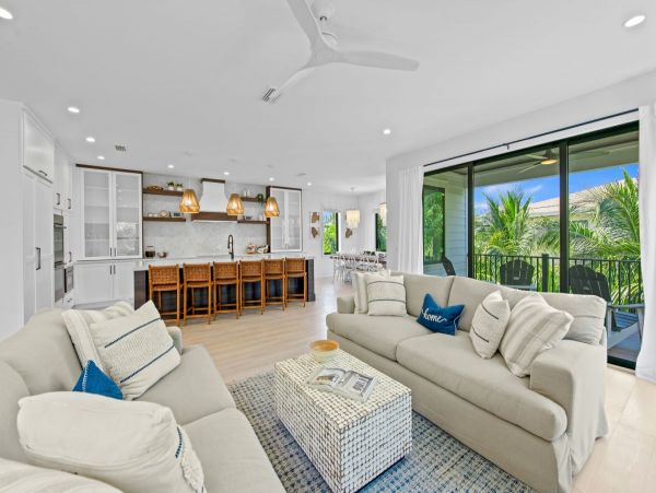 Walk to Beach Lido Key Vacation Home 8 Bedroom