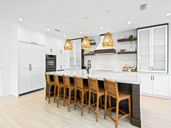 Walk to Beach Lido Key Vacation Home 8 Bedroom