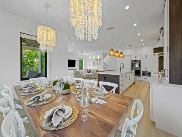 Walk to Beach Lido Key Vacation Home 8 Bedroom