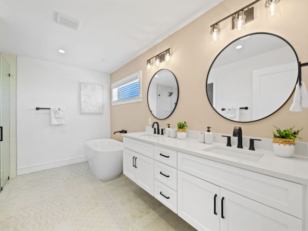 Walk to Beach Lido Key Vacation Home 8 Bedroom