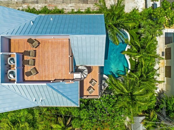 Walk to Beach Lido Key Vacation Home 8 Bedroom