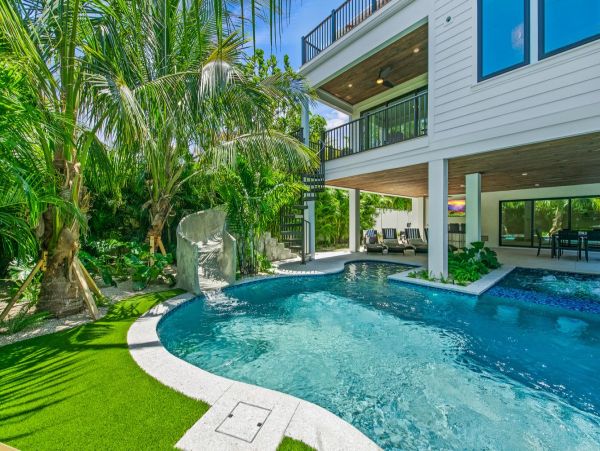 Walk to Beach Lido Key Vacation Home 8 Bedroom