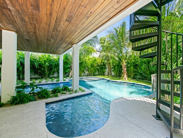 Walk to Beach Lido Key Vacation Home 8 Bedroom