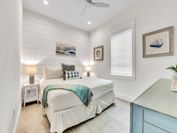 Luxury Seven Bedroom Vacation Home Pool & Spa in Lido Key