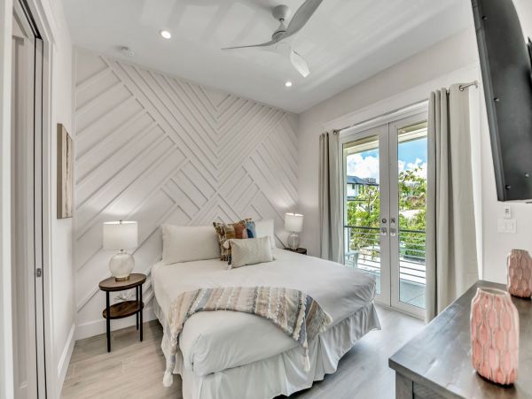 Luxury Seven Bedroom Vacation Home Pool & Spa in Lido Key