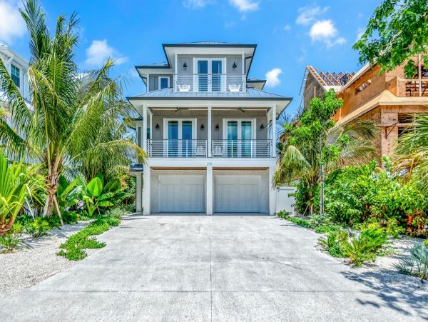 Luxury Seven Bedroom Vacation Home Pool & Spa in Lido Key
