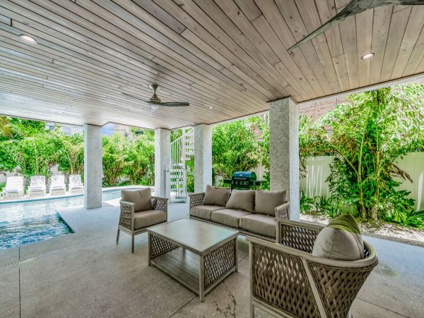 Luxury Seven Bedroom Vacation Home Pool & Spa in Lido Key