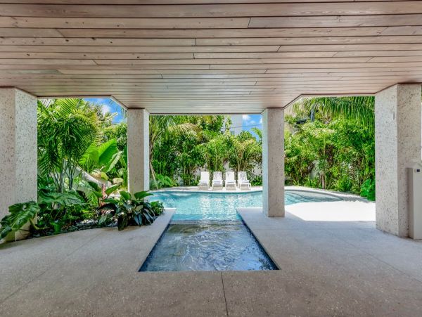 Luxury Seven Bedroom Vacation Home Pool & Spa in Lido Key