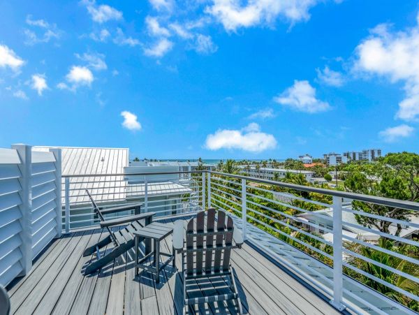 Luxury Seven Bedroom Vacation Home Pool & Spa in Lido Key