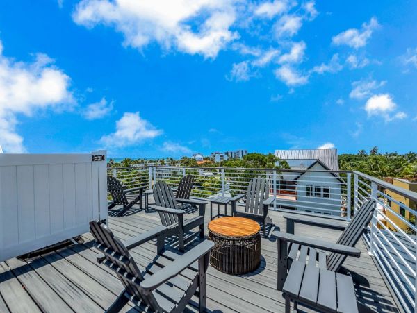 Luxury Seven Bedroom Vacation Home Pool & Spa in Lido Key
