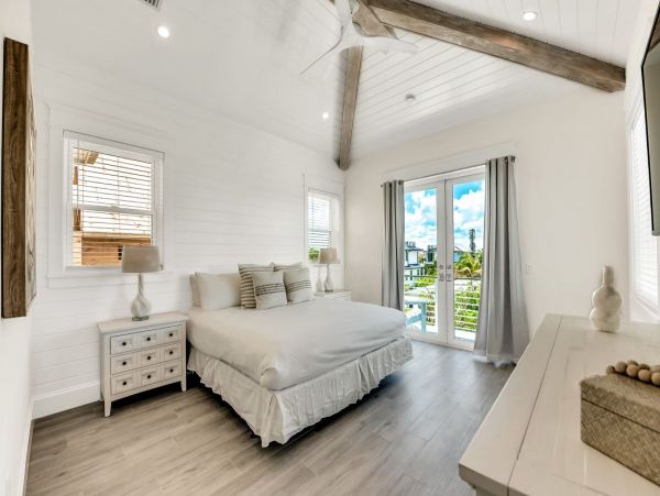 Luxury Seven Bedroom Vacation Home Pool & Spa in Lido Key