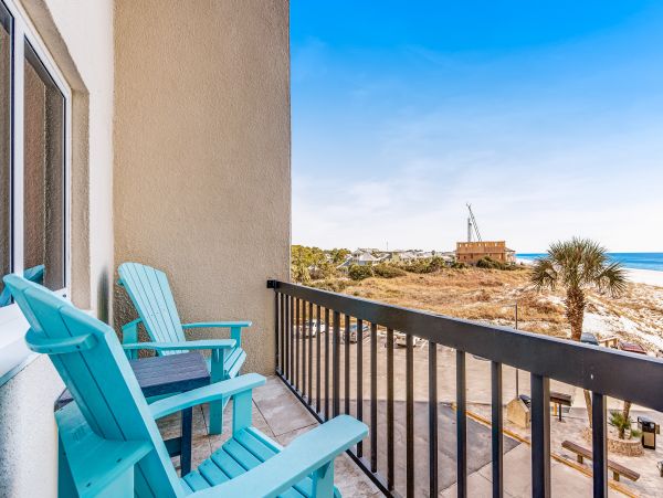 2 Bedroom Beachfront Condo with Pool and Sauna