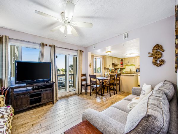 2 Bedroom Beachfront Condo with Pool and Sauna