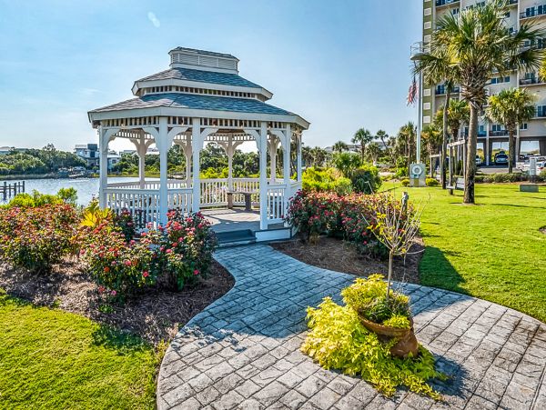 2 Bedroom Beachfront Condo with Pool and Sauna