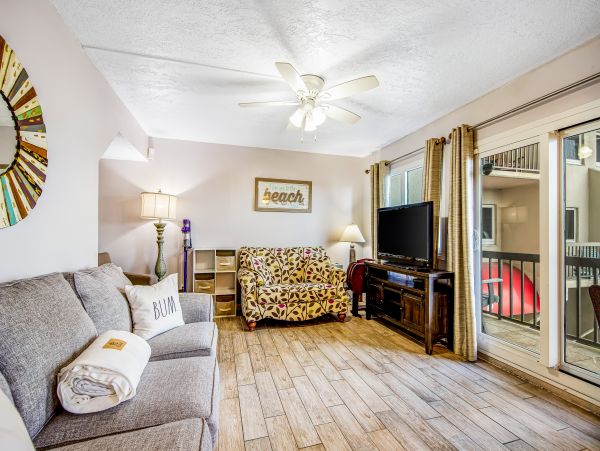 2 Bedroom Beachfront Condo with Pool and Sauna
